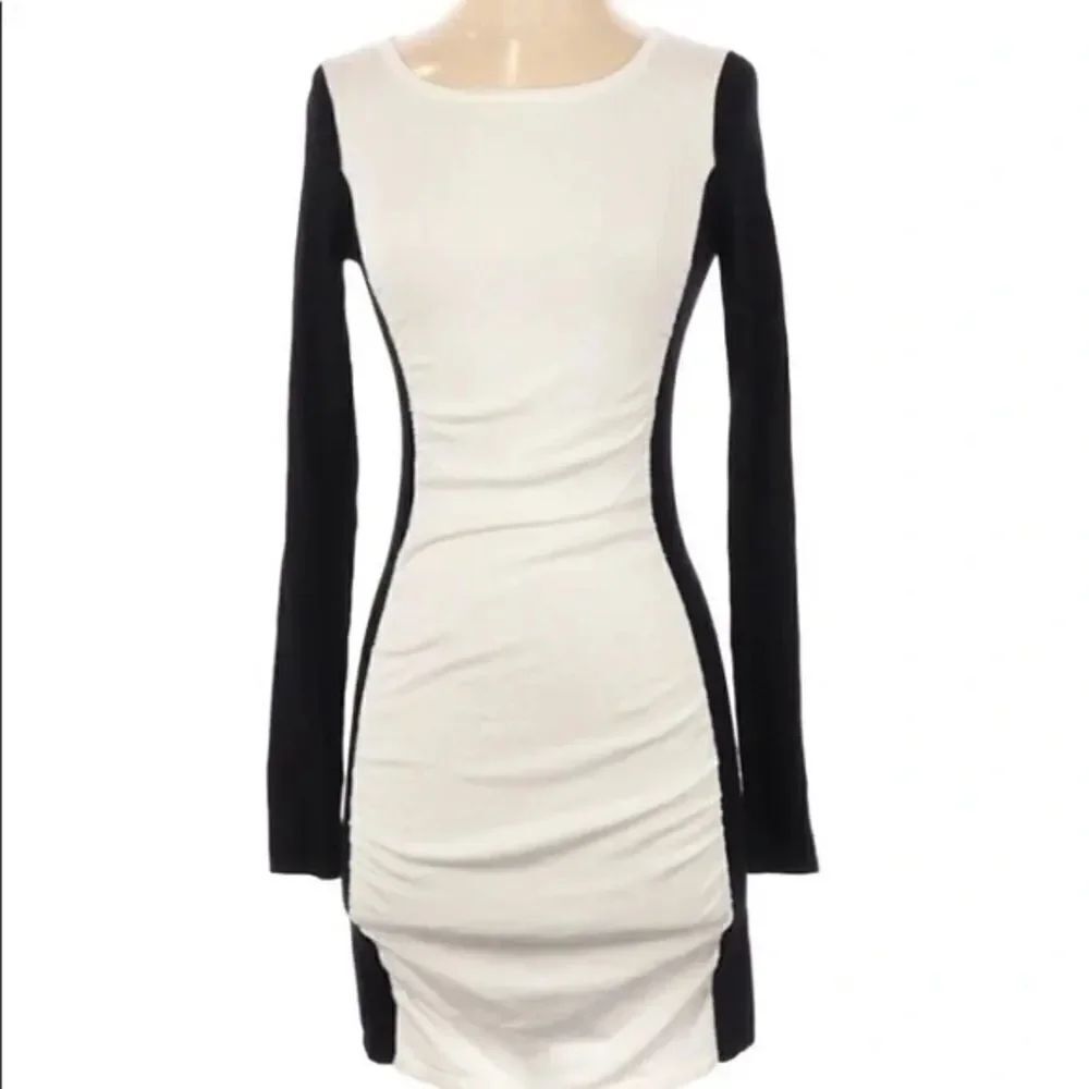 ✨HP✨Color Block Ruched Sweater Dress✨ - Picture 5 of 8